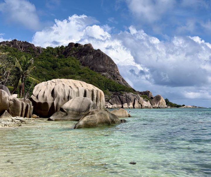 Sejšeli čuvena plaža Anse Source d'Argent sa granitnim stenama na ostrvu La Digue